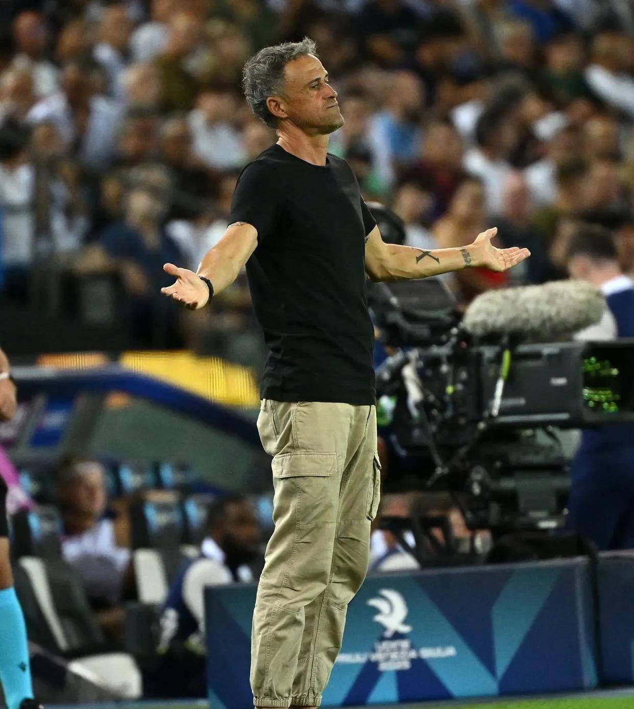 开云棋牌官网转折点！巴黎圣日耳曼战术微调，德甲集结日攻防权衡，底气十足，控场能力受关注的简单介绍